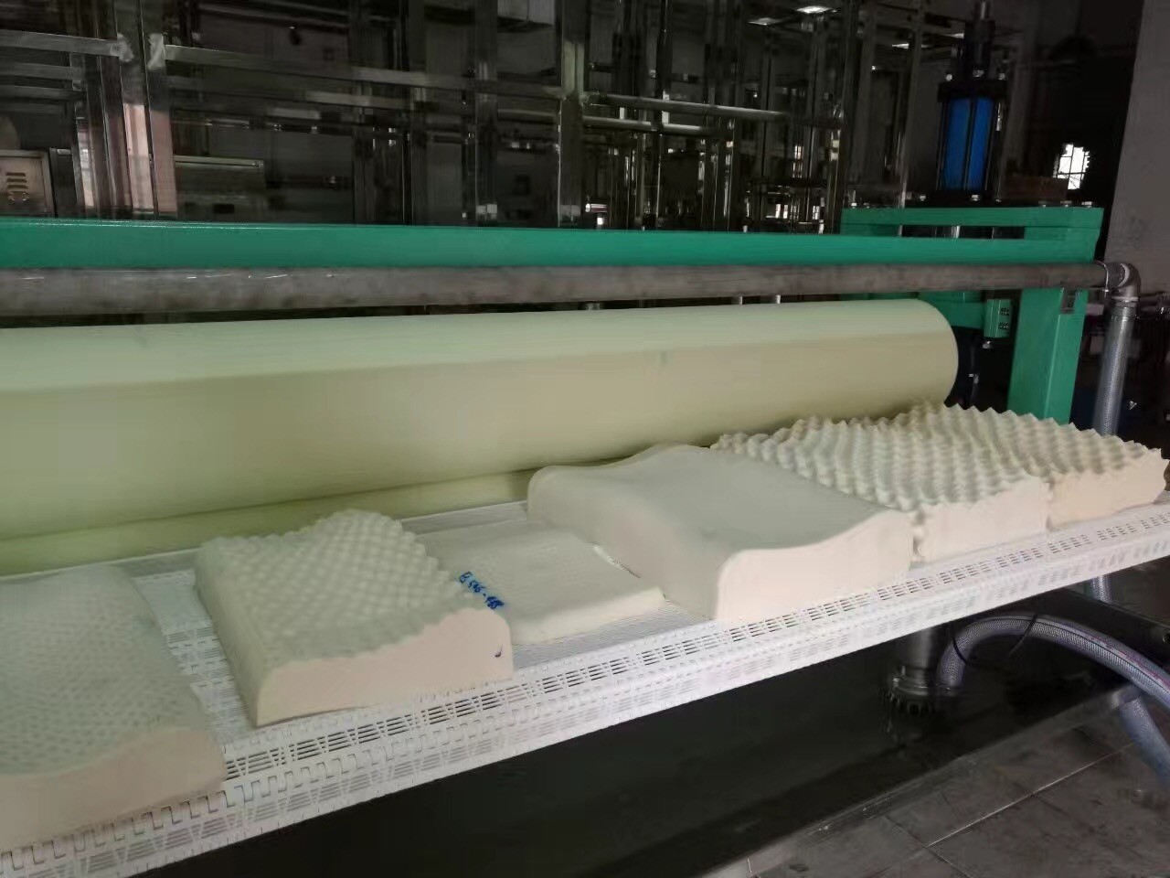 微波乳胶干燥设备，乳胶片材微波烘干机,，乳胶枕头烘干机图2