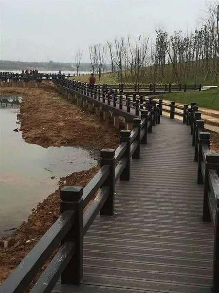 仿树皮混凝土栏杆生产厂家 四川成都仁马水泥仿木护栏 仿木树桩图5