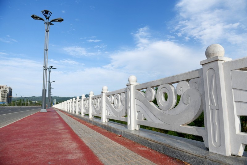 预制砼水泥仿木栏杆生产厂家 四川成都仁马铸造石仿木桥梁护栏图5