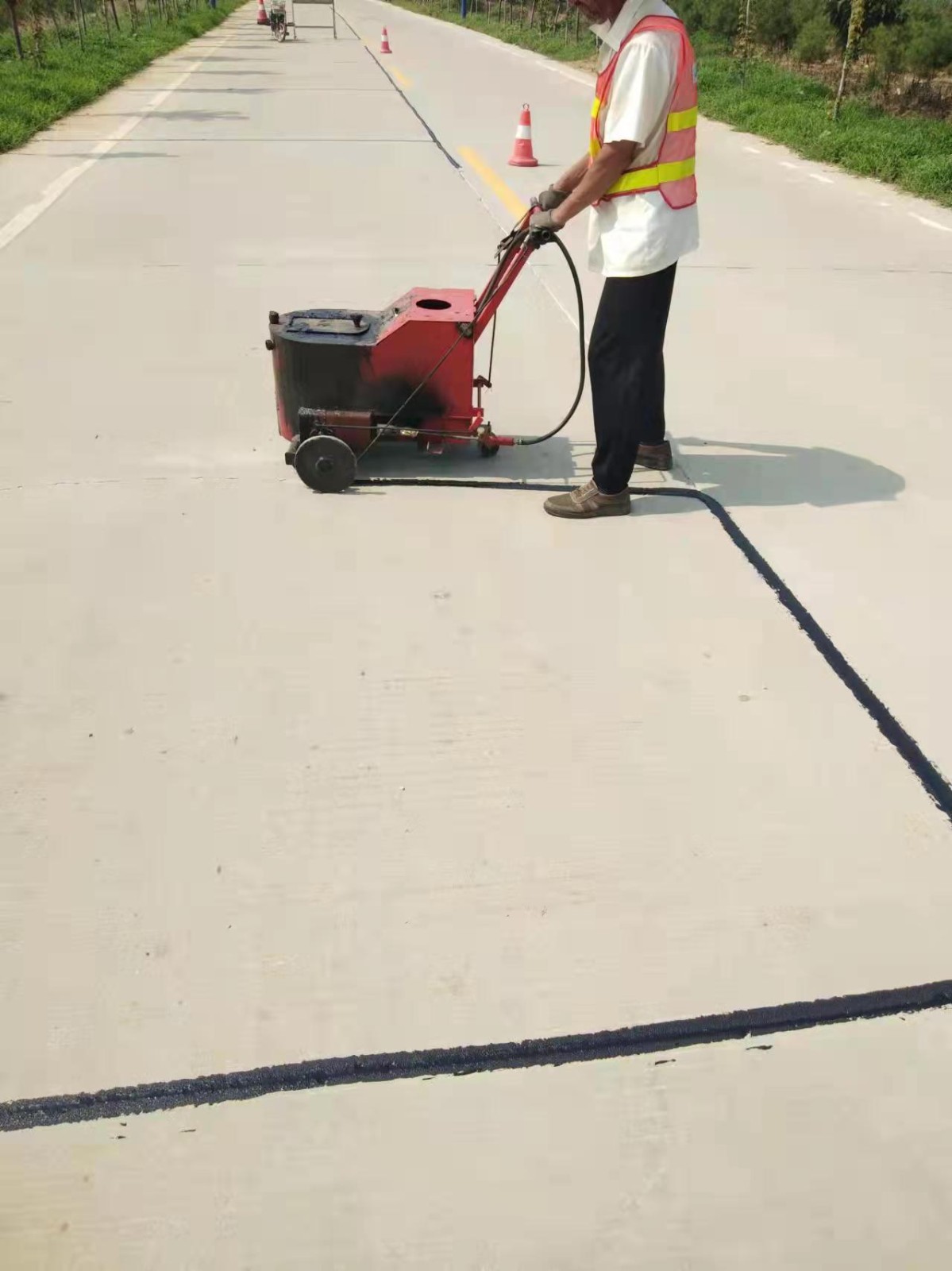 鲁晟阳路面裂缝修补灌缝胶厂家直供质量保证图3