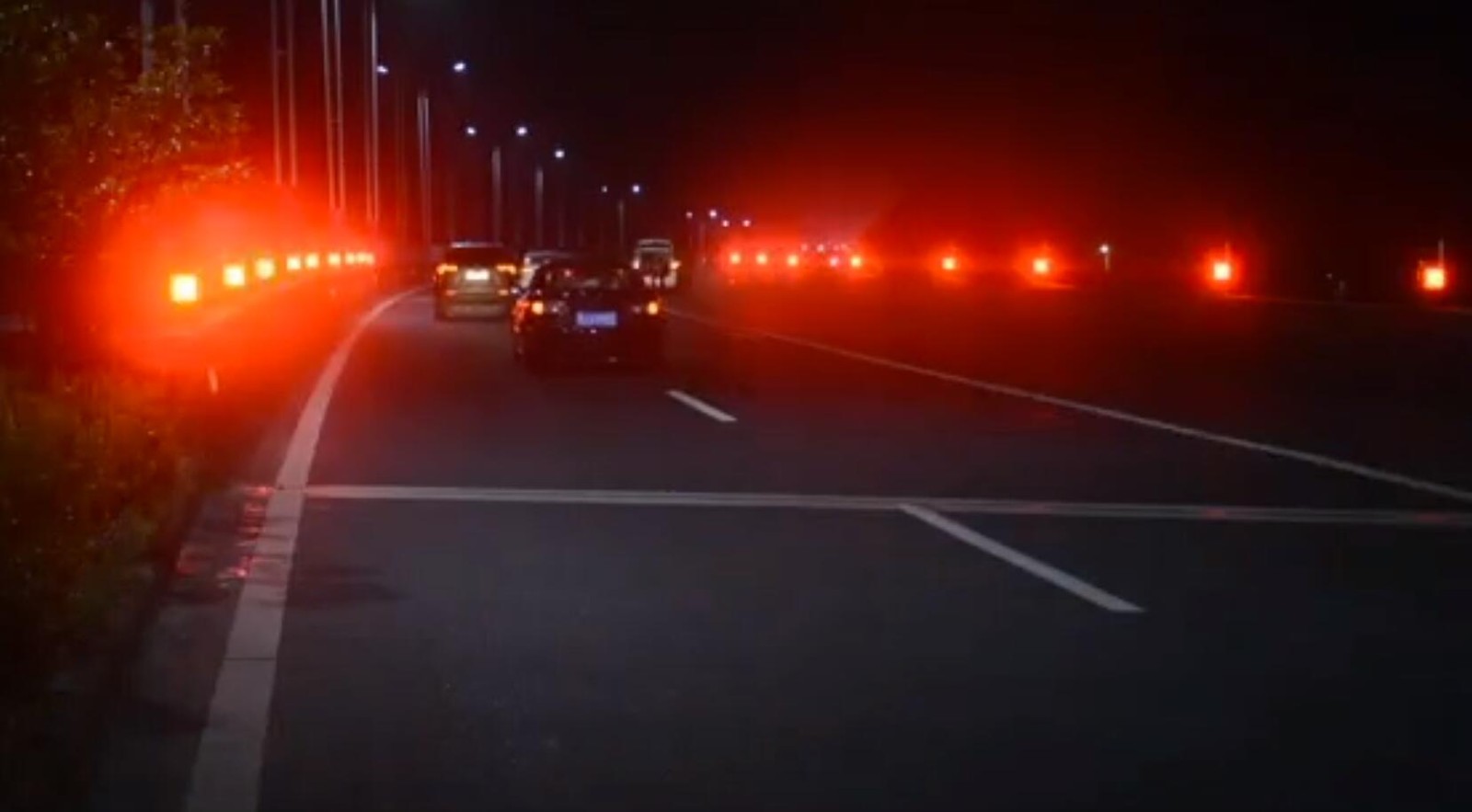 雾天行车安全智能诱导装置 智能诱导警示灯太阳能雾灯报价图3