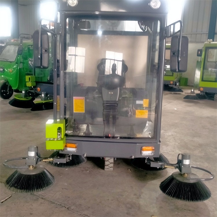 山东环保电动扫地车厂家直销纯电动三轮扫地车价格多少钱图1